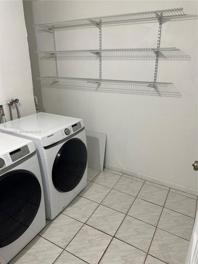 Building Photo - 1922 NW 4th St