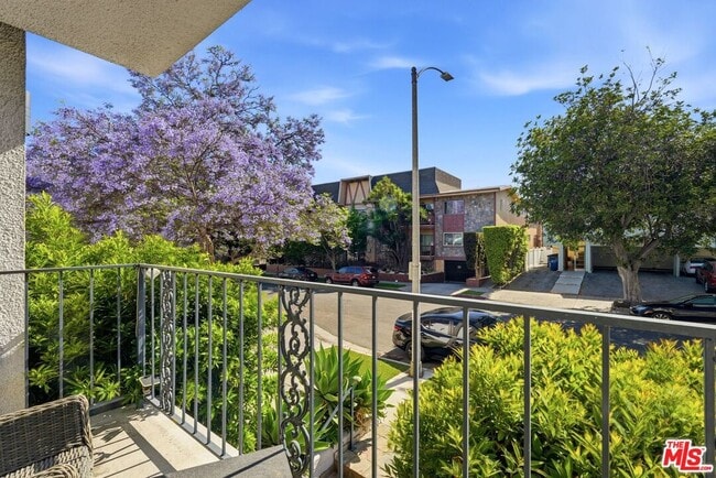 Building Photo - 1842 Greenfield Ave