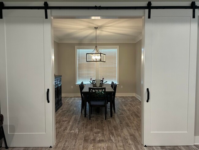 Building Photo - 1002 Gloria Ave