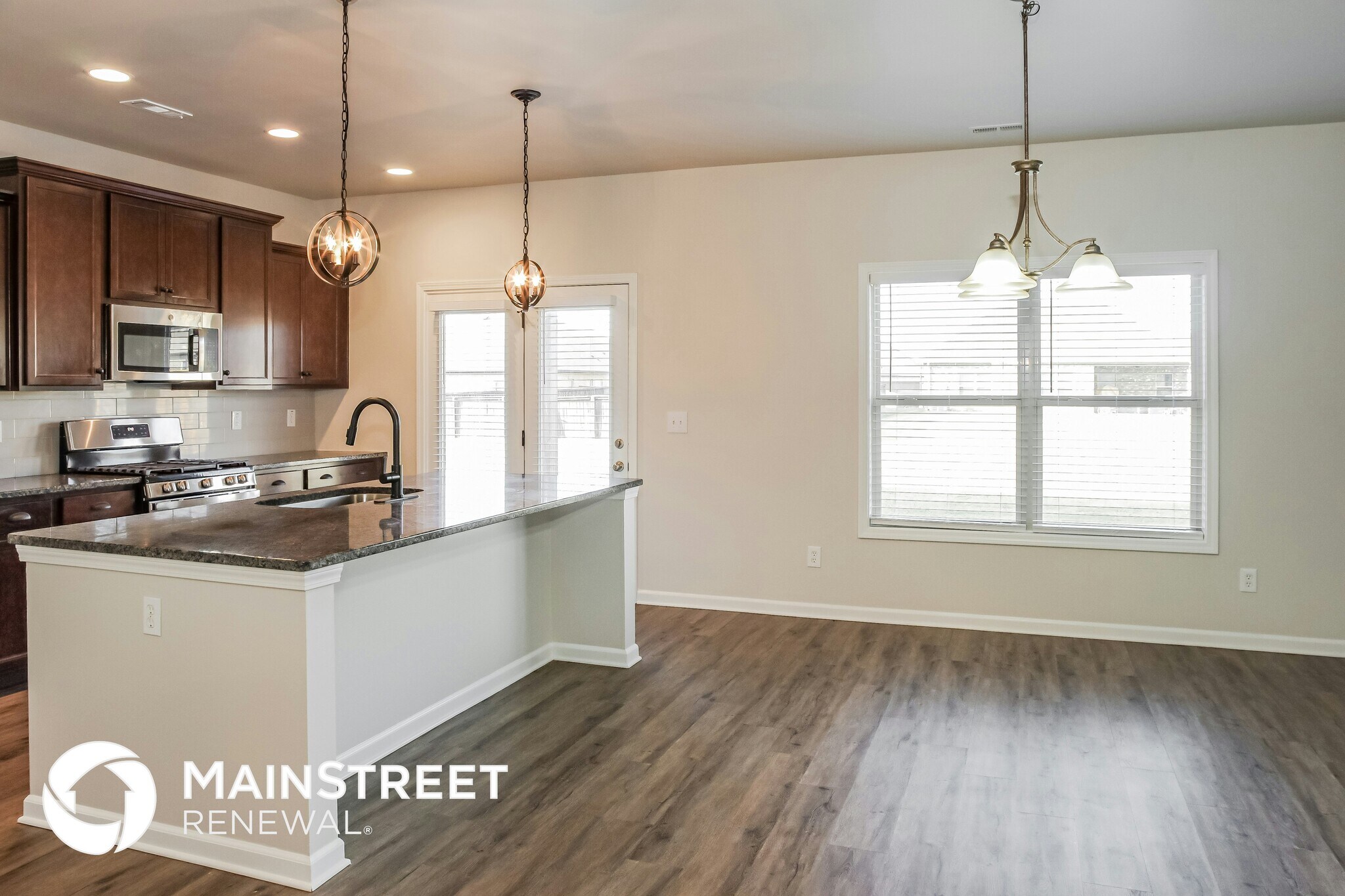 Building Photo - 213 Iron Cir