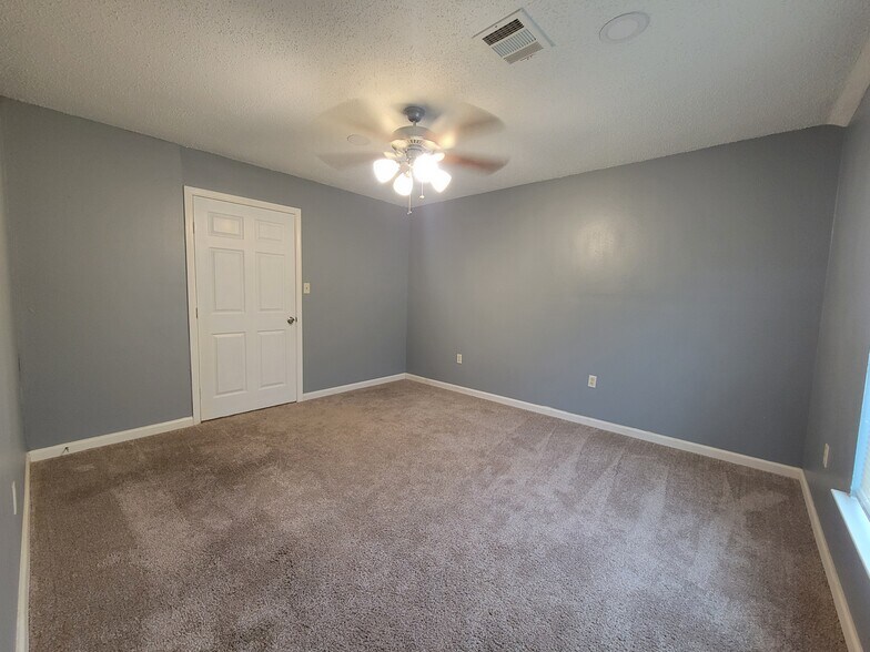 Building Photo - 16511 W Sandy Meadows Dr