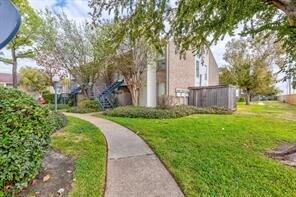 Building Photo - 3900 Woodchase Dr
