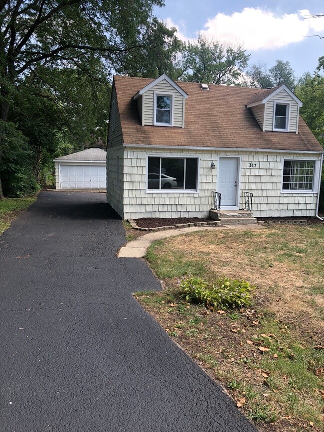 Building Photo - 317 N La Londe Ave