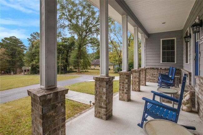 Building Photo - 2925 Dodson Dr