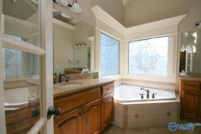 Building Photo - 27 Carriage Hill