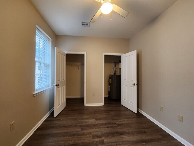 Building Photo - TWO BEDROOM APARTMENT MAIN & MARKET STREETS