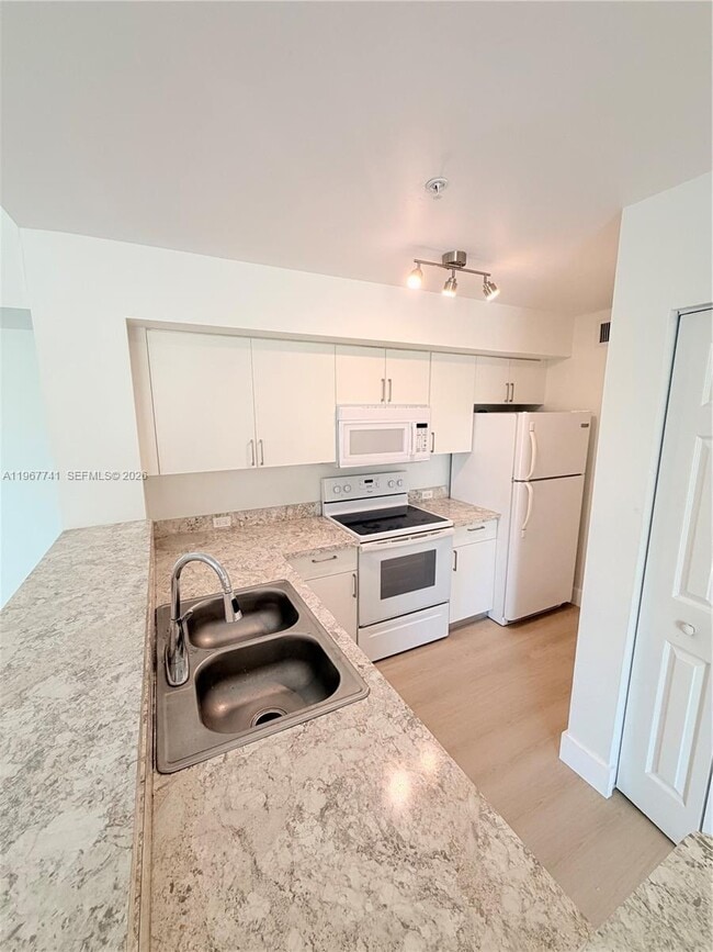 Building Photo - 11165 SW 6th St