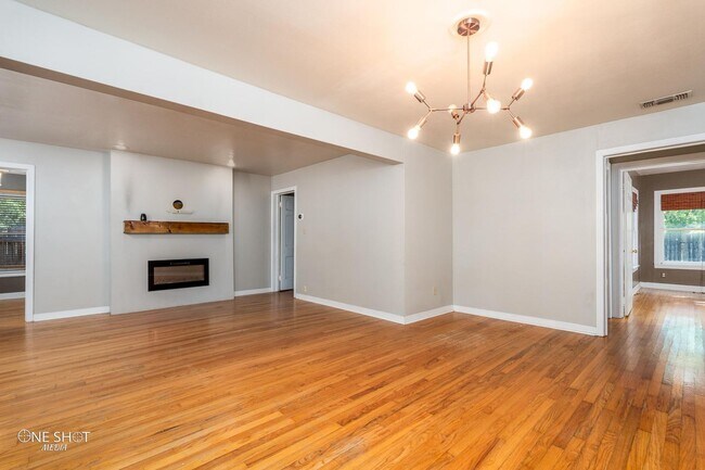 Building Photo - 1333 Amarillo St