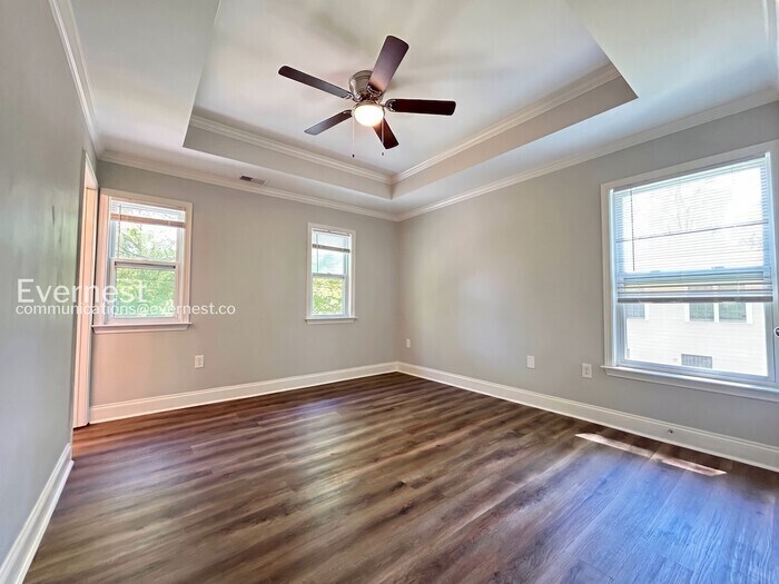 Building Photo - 838 Ridge Ave NW