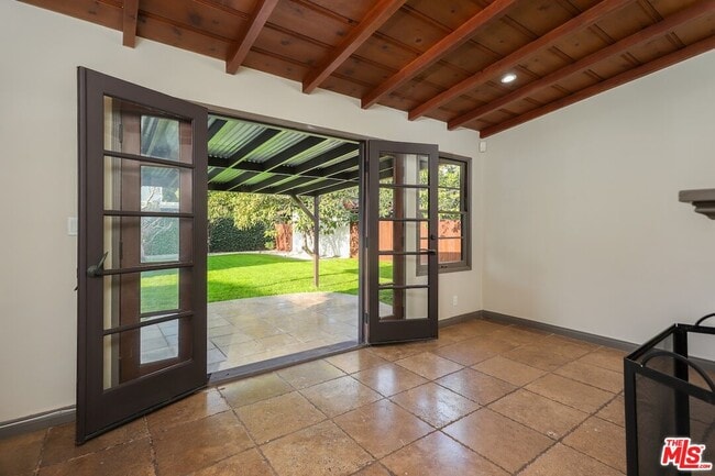 Building Photo - 2587 S Westgate Ave