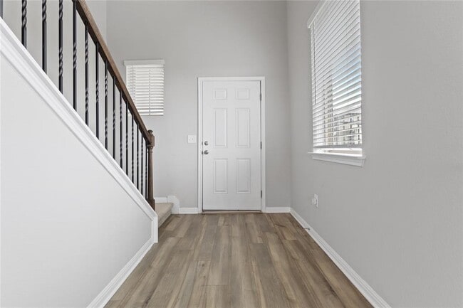 Building Photo - 180 MacArthur Dr