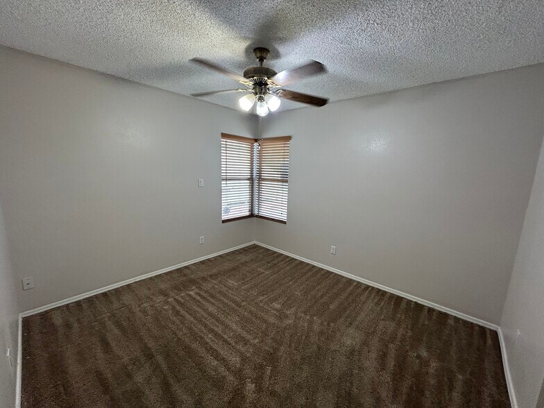 Building Photo - 6150 W Mauna Loa Ln