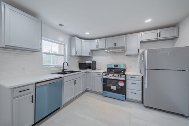 Building Photo - 825 Market St