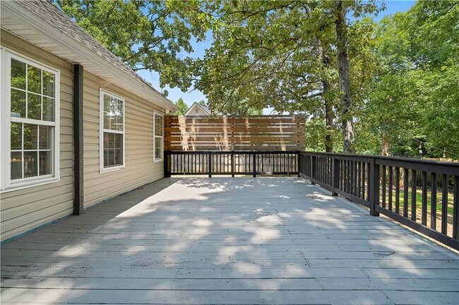 Building Photo - 141 Poplar Way
