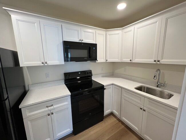 Building Photo - 1461 W King St