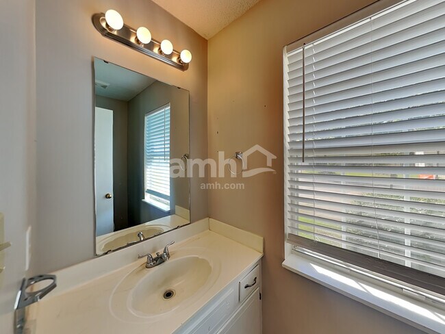 Building Photo - 12631 Delman Ln