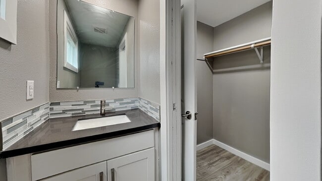 Building Photo - 1105 S Woodlawn St