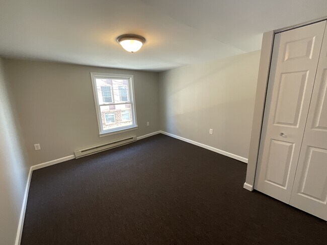 Building Photo - 144 Wilson St