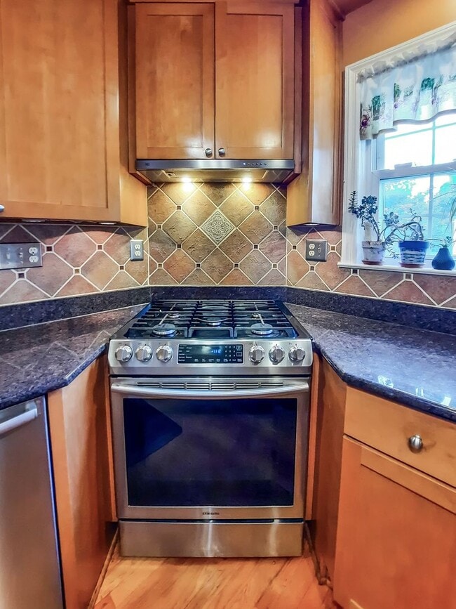Building Photo - Short-term Rental. 4BR/3.5BA Cape Cod – Ov...
