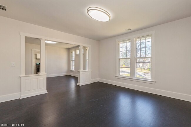 Building Photo - 329 W Maple Ave