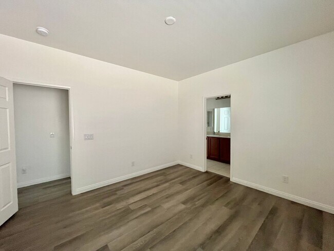Building Photo - 9493 Alma Ridge Ave