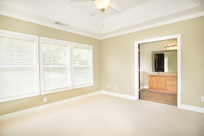 Building Photo - 5720 Pine Oak Dr NW