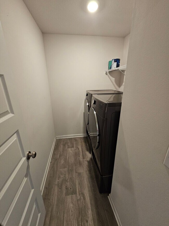 Building Photo - Spacious 4-bedroom Home in Panama City, FL - Perfect for long-term rental! *1/2 Off 1st Month's R...