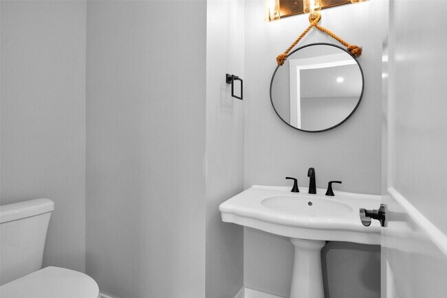 Building Photo - 101 April Point Pl