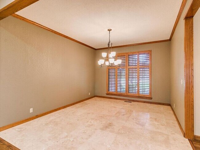 Building Photo - *Rare Find* Stunning Brookhaven 4 Bed 2.5 ...