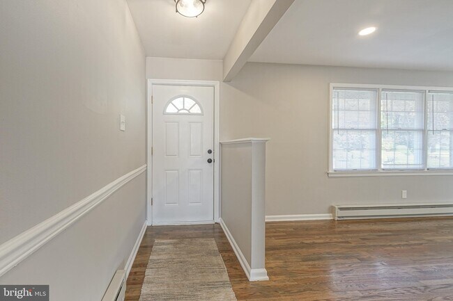 Building Photo - 123 Thies Rd