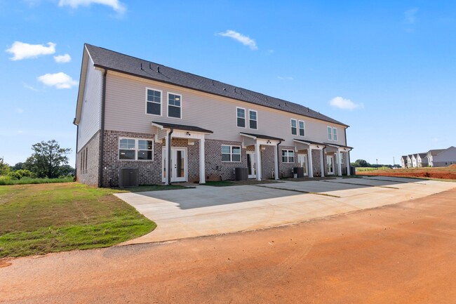 Building Photo - 247 Susan Lynn Dr