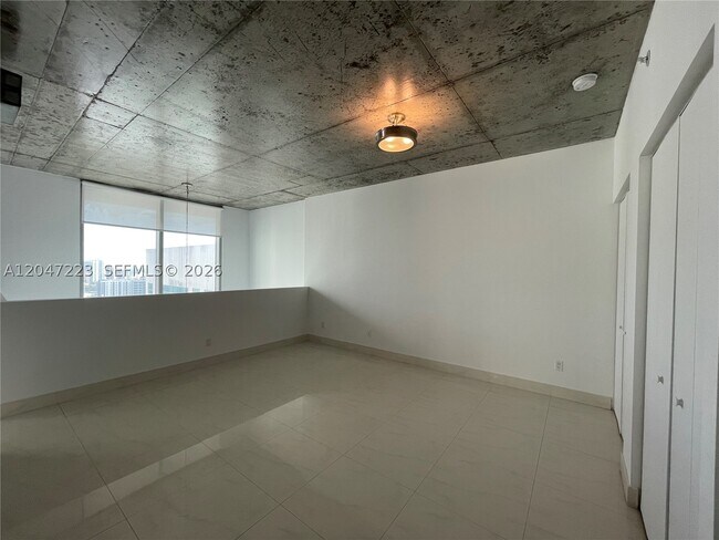 Building Photo - 690 SW 1st Ct