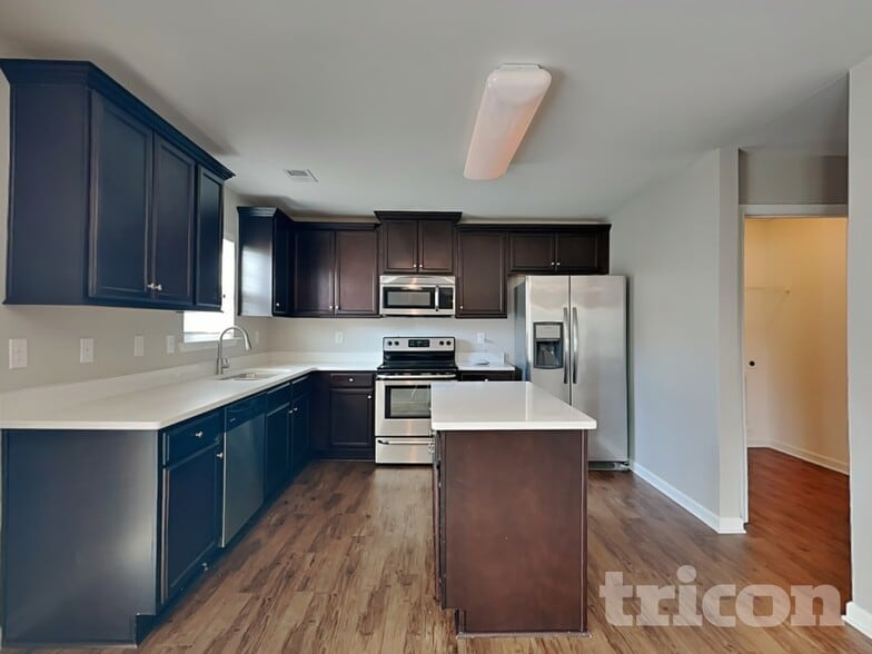 Building Photo - 452 Victory Ln