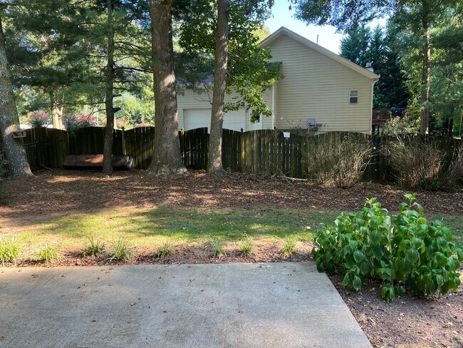 Building Photo - 650 Dogwood Trail