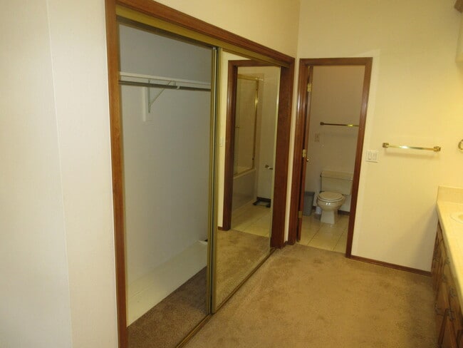 Building Photo - 6904 La Costa Dr NE