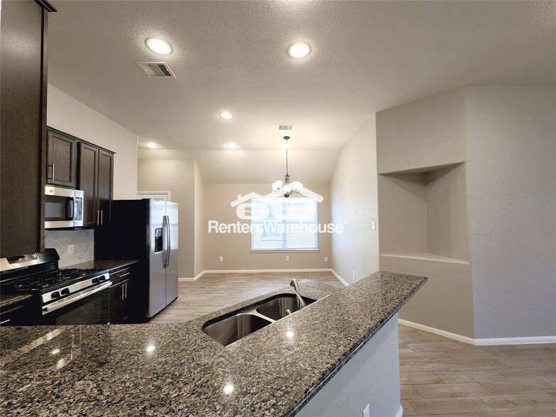 Building Photo - 14534 Myers Dr
