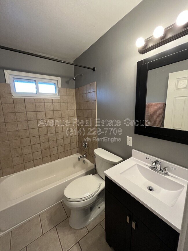 Building Photo - 1160 Mullanphy Ln