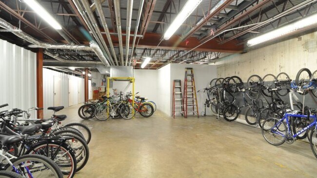 Building Photo - 831 S Flores St