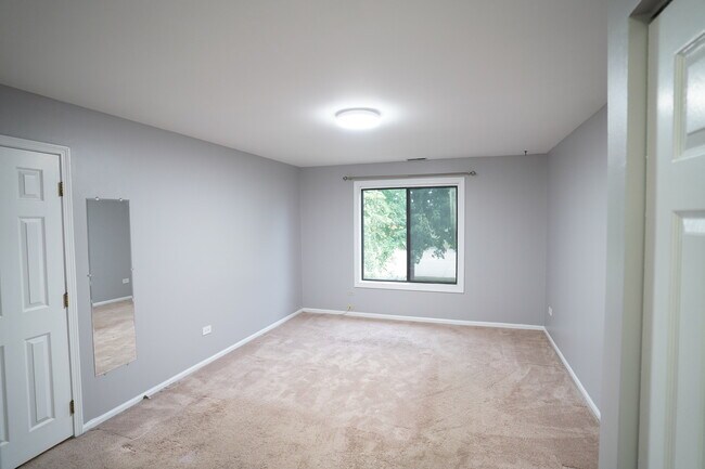 Building Photo - 361 Farnsworth Ct