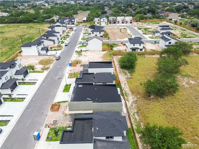 Building Photo - 2609 E Solar Dr