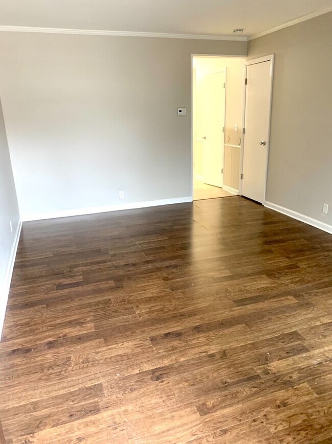 Building Photo - Inglewood 2 BR 1.5 Bath duplex available O...