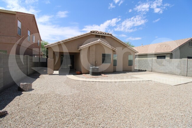 Building Photo - 45588 W Tulip Ln