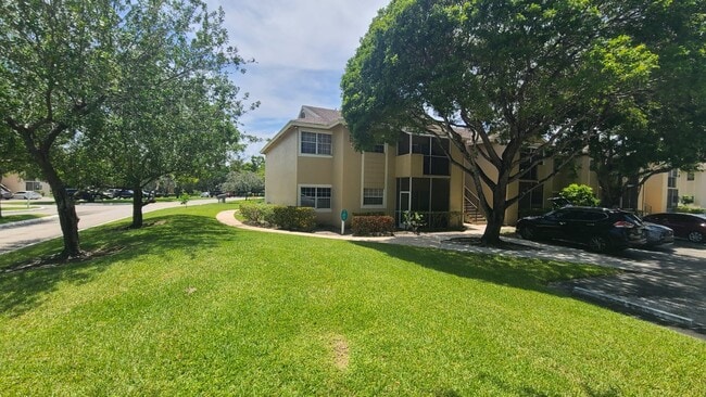 Building Photo - 800 Cypress Park Way