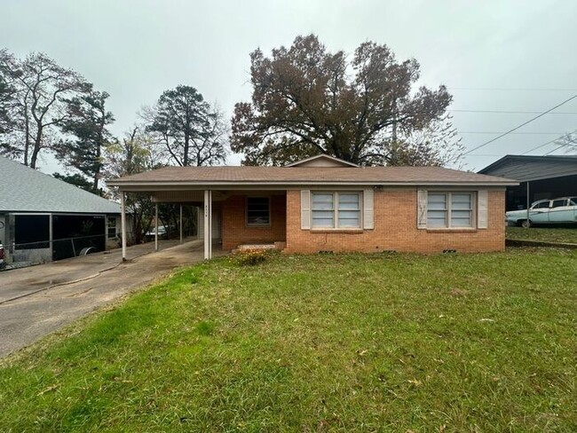 Primary Photo - Beautiful 3 bedroom 2 bath home in Tyler!