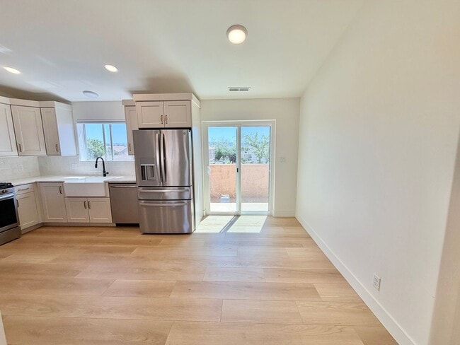 Building Photo - Wonderful Remodeled La Paloma Home!