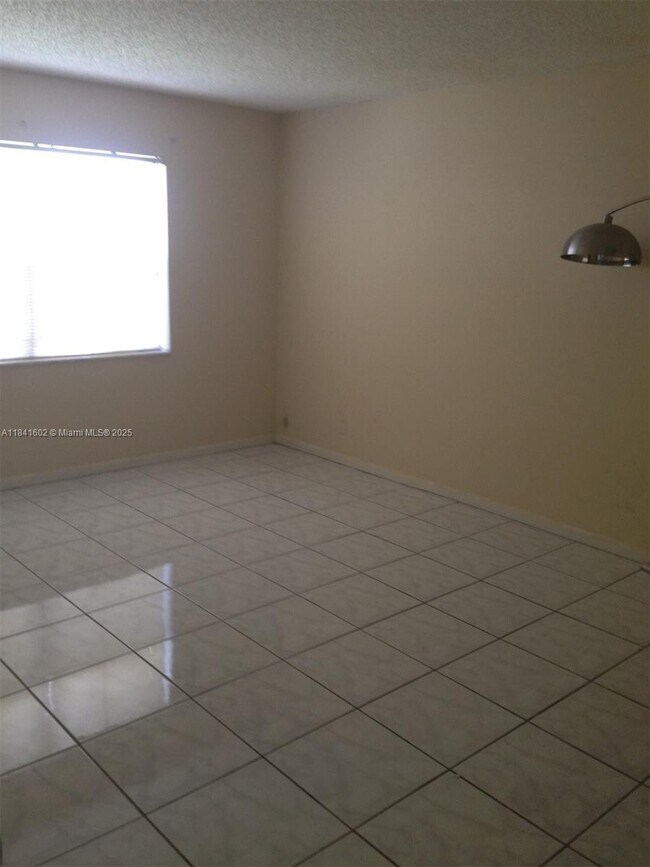 Building Photo - 6101 N Falls Cir Dr