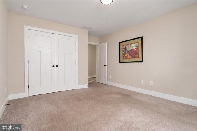 Building Photo - 806 Lynwood Ln