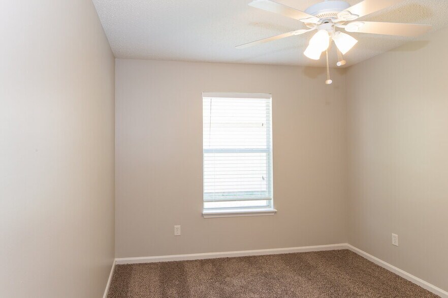 Building Photo - 13578 Ashford Wood Ct W