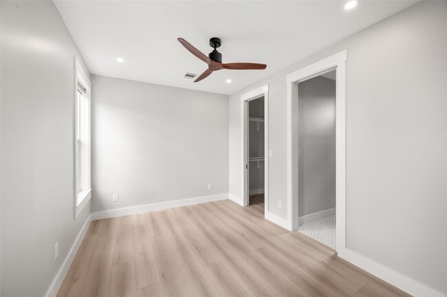 Building Photo - 323 E 24th St