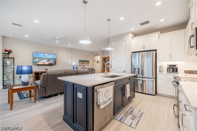 Building Photo - 2555 Seychelles Dr